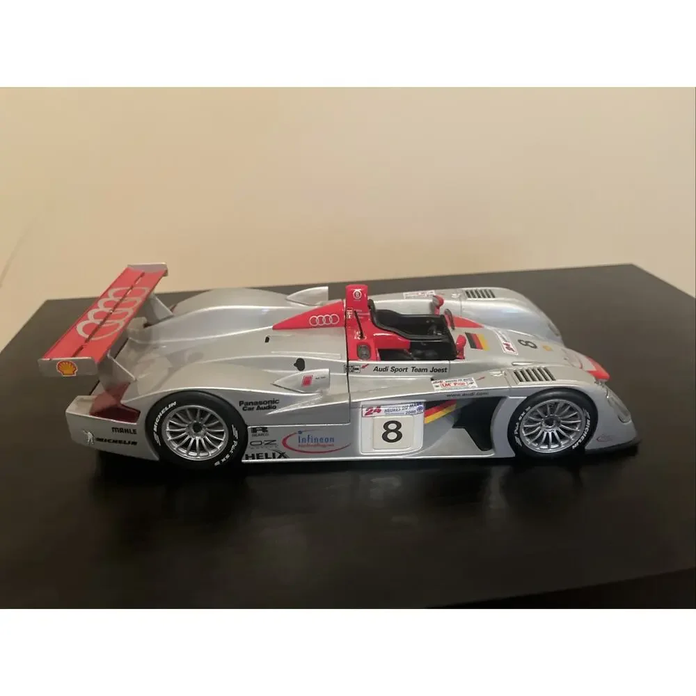 Audi R8 le Mans-Sieger 2000 Team Joest #8 Maisto 1:18 Scale Collectible Car